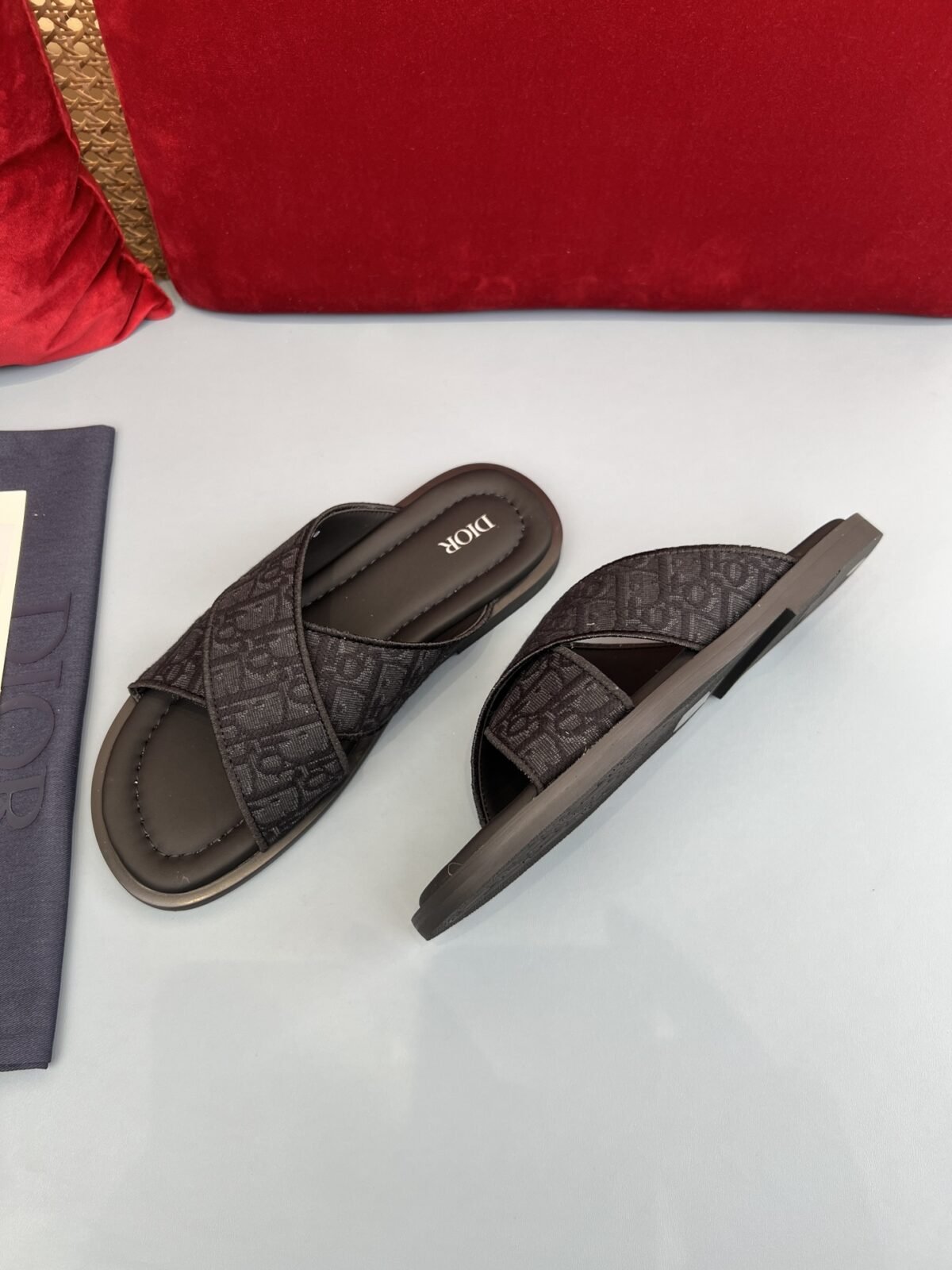 ⁦شبشب ديور أكوا الرجالي الجديد أنيق وعملي.⁩ - الصورة ⁦4⁩