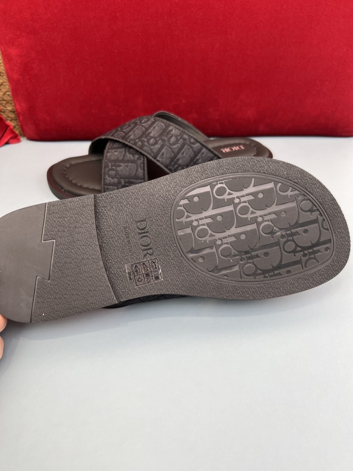 ⁦شبشب ديور أكوا الرجالي الجديد أنيق وعملي.⁩ - الصورة ⁦6⁩