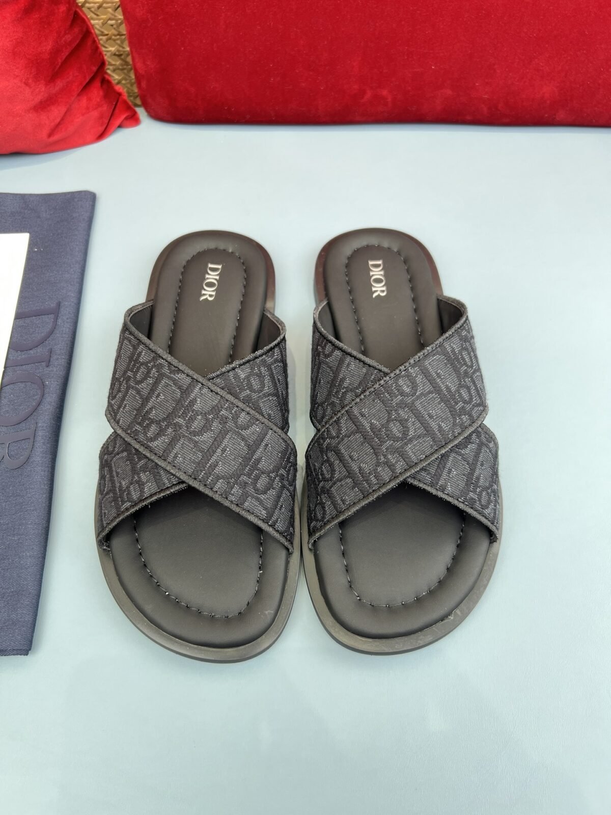 ⁦شبشب ديور أكوا الرجالي الجديد أنيق وعملي.⁩ - الصورة ⁦2⁩