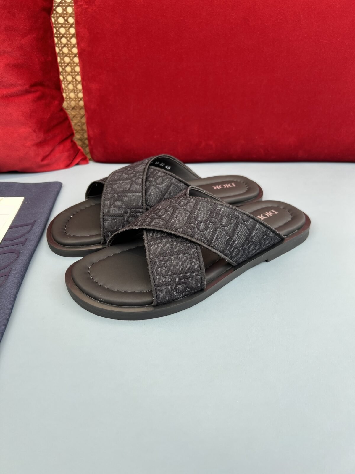 ⁦شبشب ديور أكوا الرجالي الجديد أنيق وعملي.⁩ - الصورة ⁦1⁩