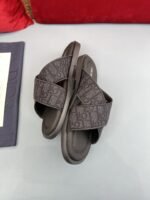 ⁦شبشب ديور أكوا الرجالي الجديد أنيق وعملي.⁩ - الصورة ⁦3⁩