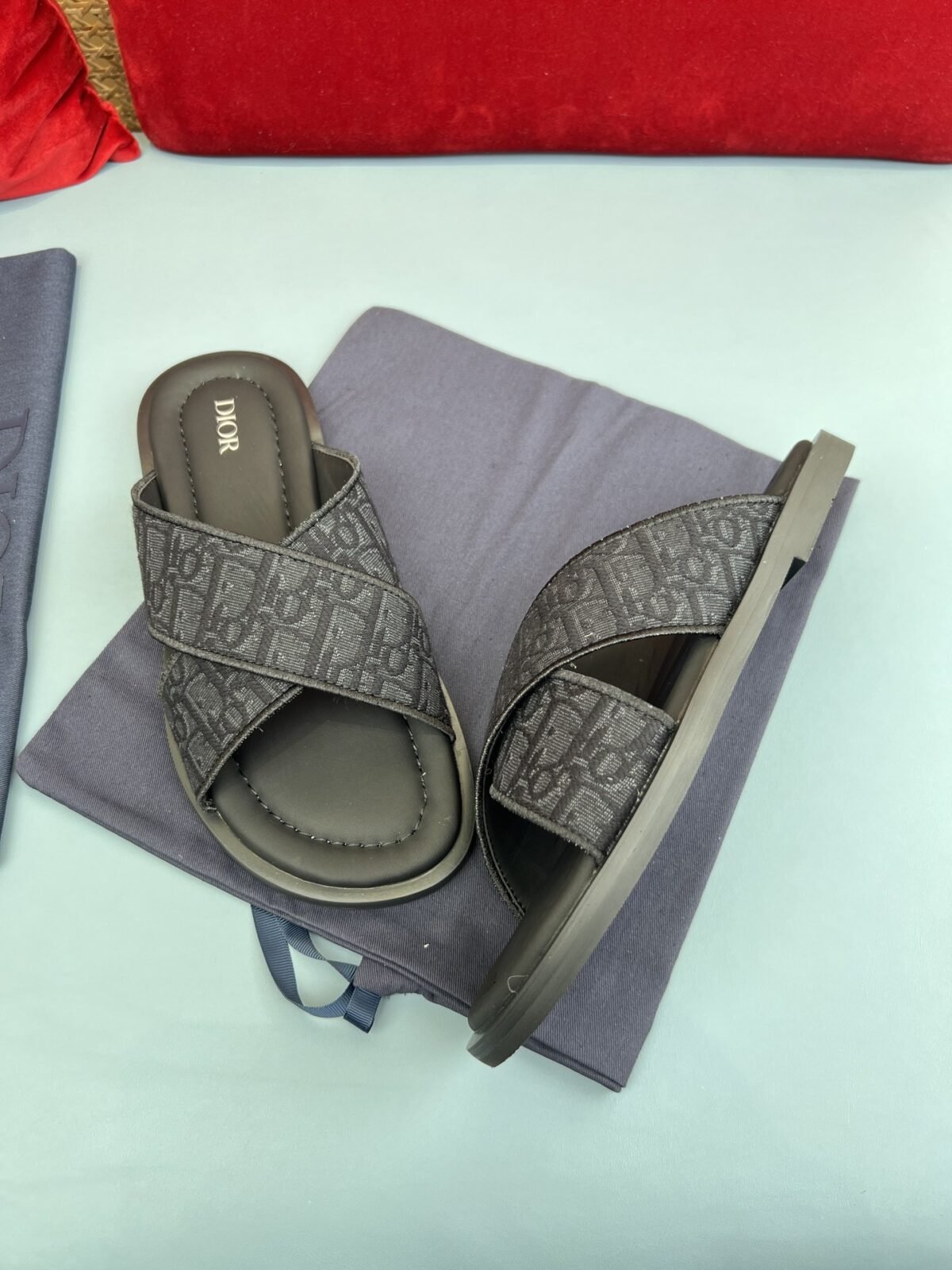 ⁦شبشب ديور أكوا الرجالي الجديد أنيق وعملي.⁩ - الصورة ⁦5⁩