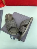 ⁦شبشب ديور أكوا الرجالي الجديد أنيق وعملي.⁩ - الصورة ⁦5⁩