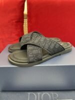 ⁦شبشب ديور أكوا الرجالي الجديد أنيق وعملي.⁩ - الصورة ⁦2⁩