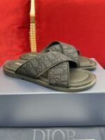 ⁦شبشب ديور أكوا الرجالي الجديد أنيق وعملي.⁩ - الصورة ⁦3⁩