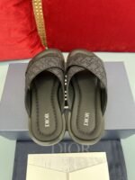 ⁦شبشب ديور أكوا الرجالي الجديد أنيق وعملي.⁩ - الصورة ⁦4⁩