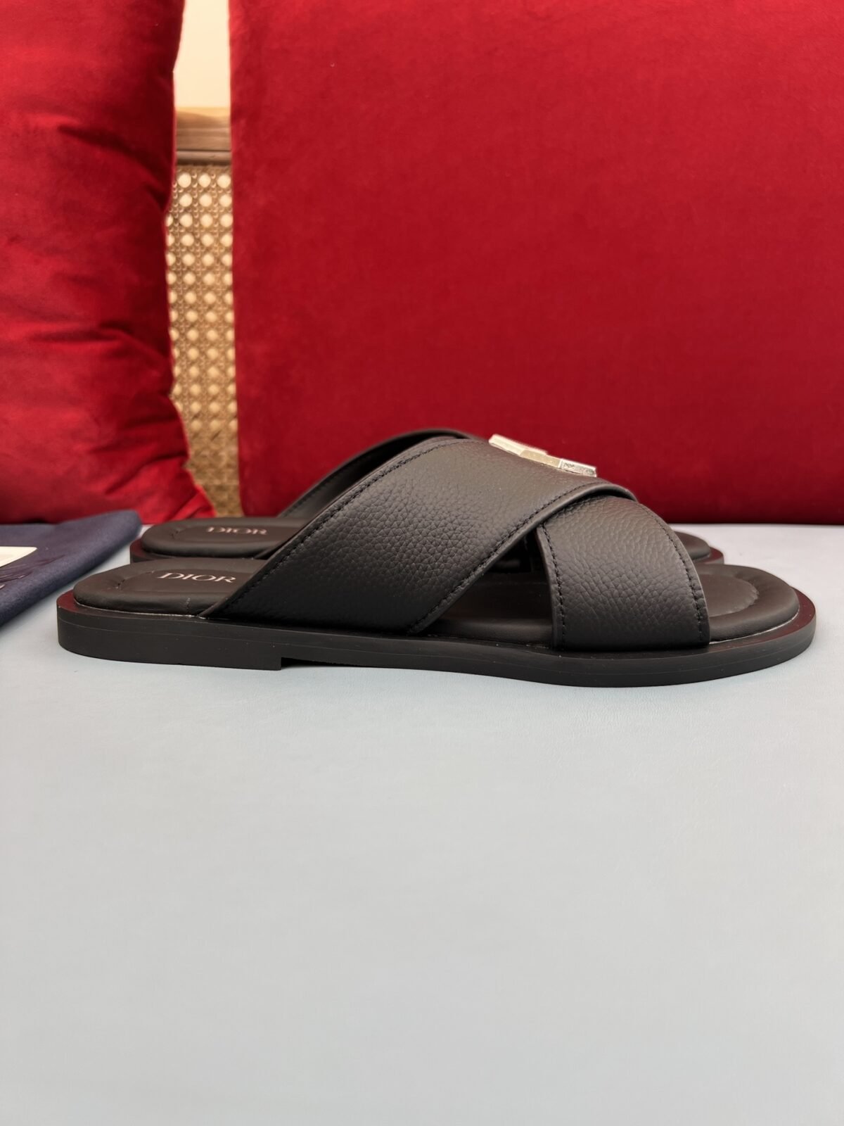 ⁦شبشب ديور أكوا الرجالي الجديد أنيق وعملي.⁩ - الصورة ⁦3⁩