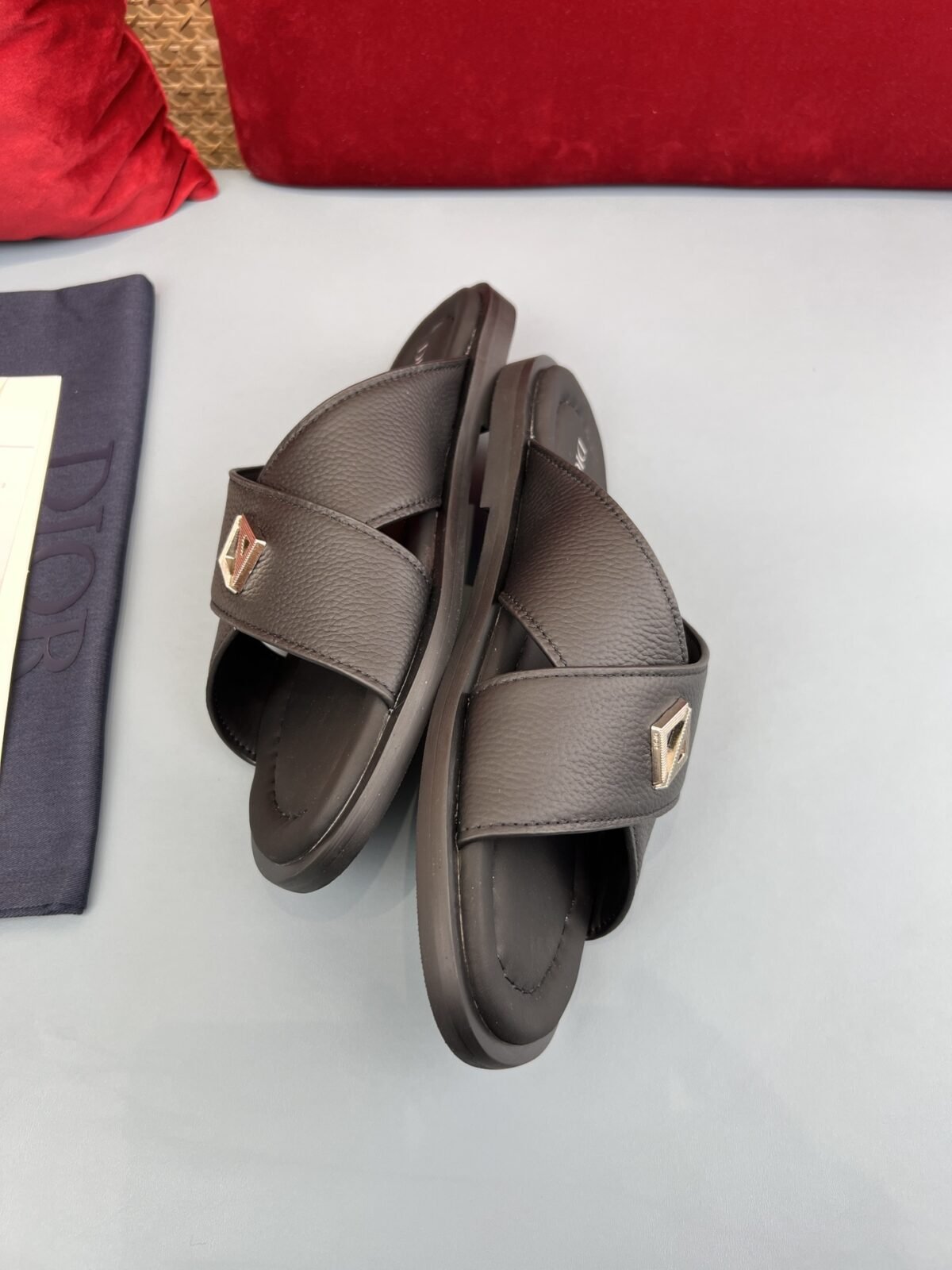 ⁦شبشب ديور أكوا الرجالي الجديد أنيق وعملي.⁩ - الصورة ⁦2⁩