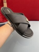 ⁦شبشب ديور أكوا الرجالي الجديد أنيق وعملي.⁩ - الصورة ⁦4⁩