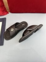 شبشب ديور أكوا الرجالي الجديد أنيق وعملي.