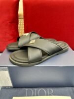 ⁦شبشب ديور أكوا الرجالي الجديد أنيق وعملي.⁩ - الصورة ⁦2⁩