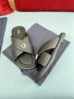 ⁦شبشب ديور أكوا الرجالي الجديد أنيق وعملي.⁩ - الصورة ⁦4⁩