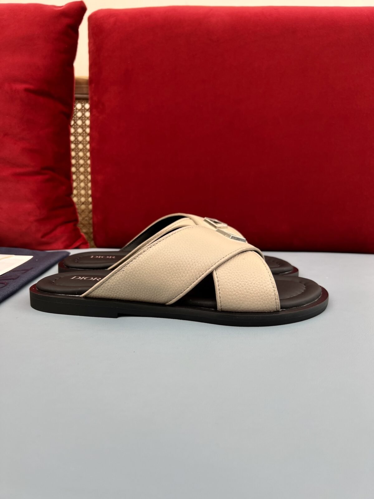 ⁦شبشب ديور أكوا الرجالي الجديد أنيق وعملي.⁩ - الصورة ⁦4⁩