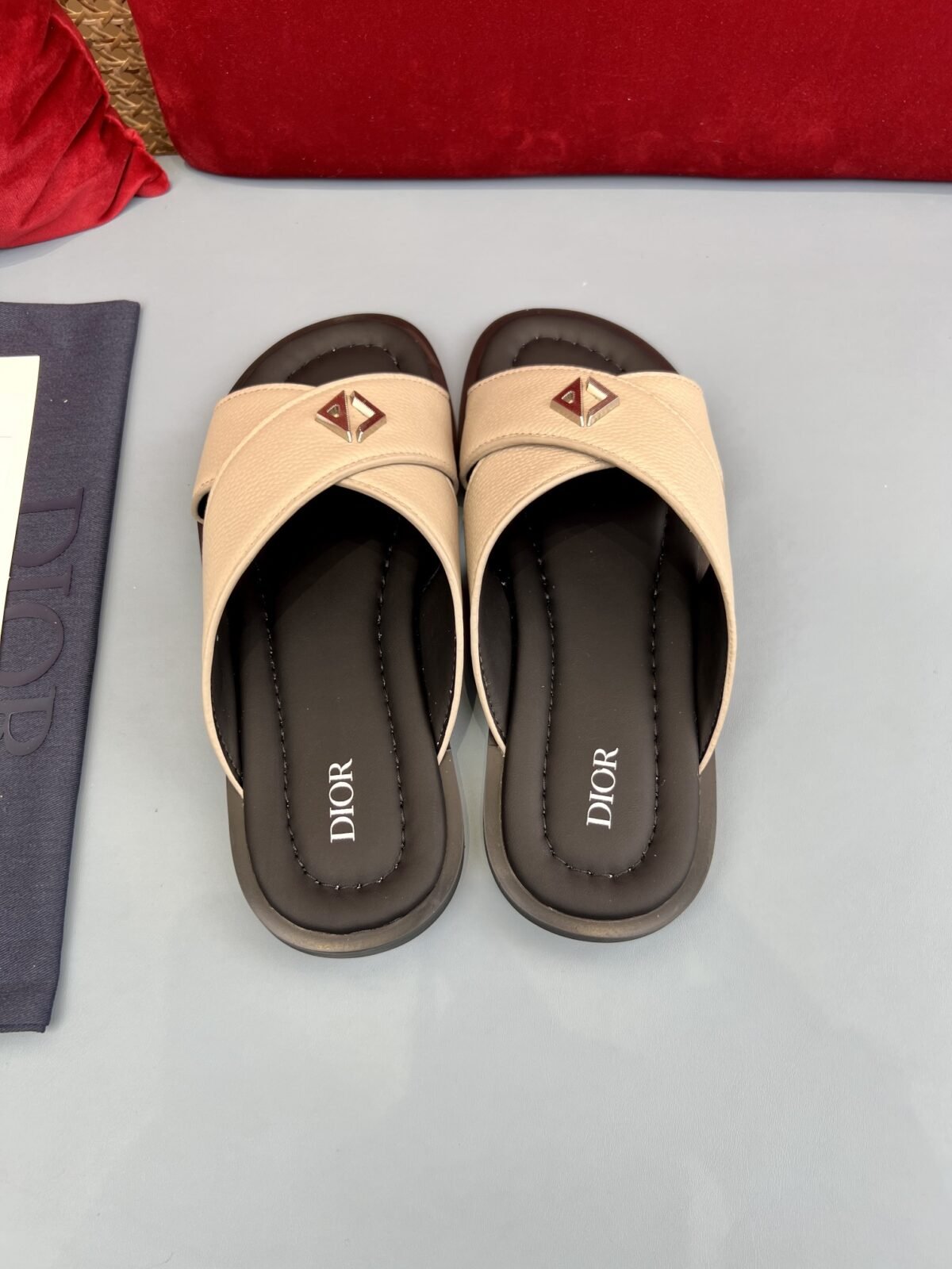 ⁦شبشب ديور أكوا الرجالي الجديد أنيق وعملي.⁩ - الصورة ⁦5⁩