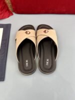 ⁦شبشب ديور أكوا الرجالي الجديد أنيق وعملي.⁩ - الصورة ⁦5⁩