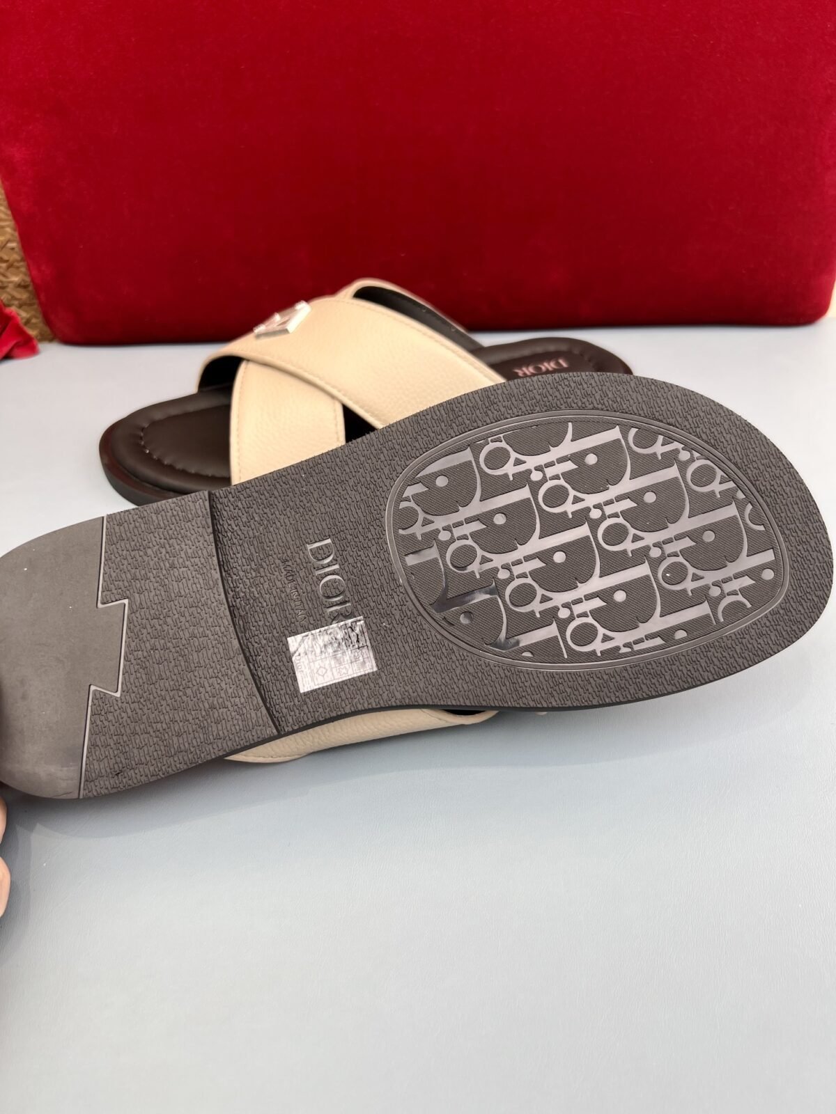 ⁦شبشب ديور أكوا الرجالي الجديد أنيق وعملي.⁩ - الصورة ⁦7⁩