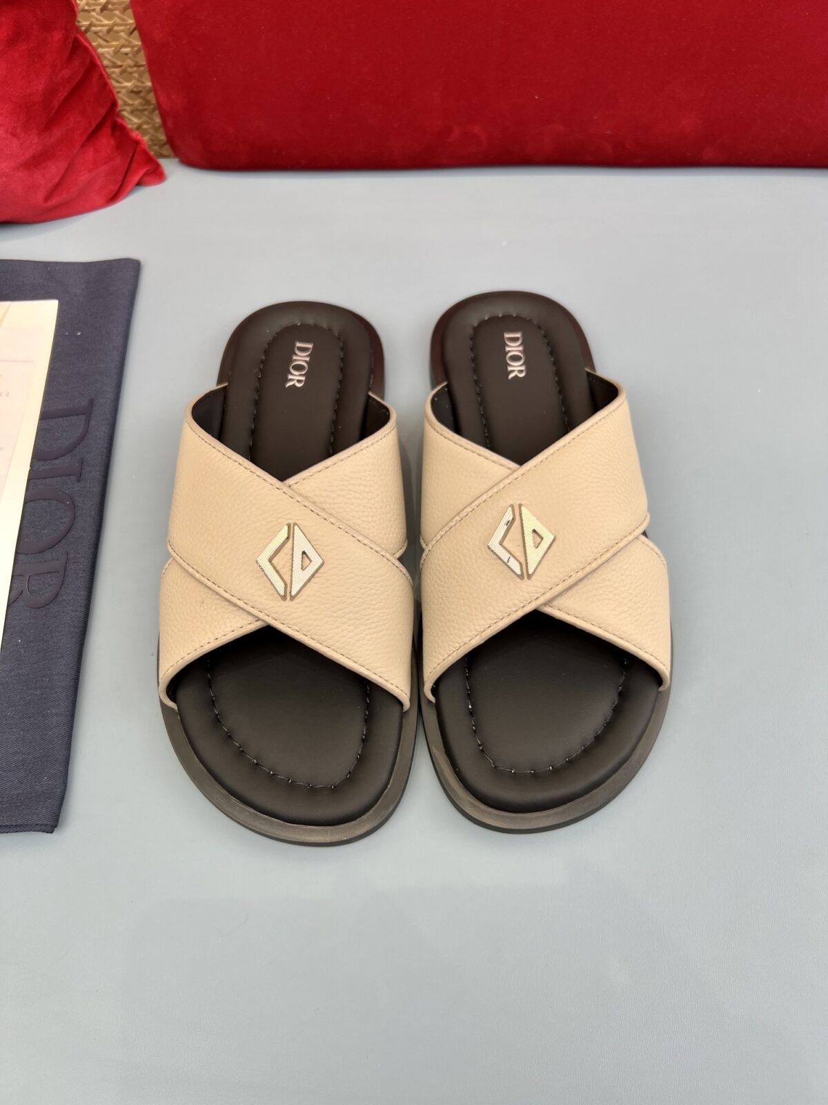 ⁦شبشب ديور أكوا الرجالي الجديد أنيق وعملي.⁩ - الصورة ⁦1⁩