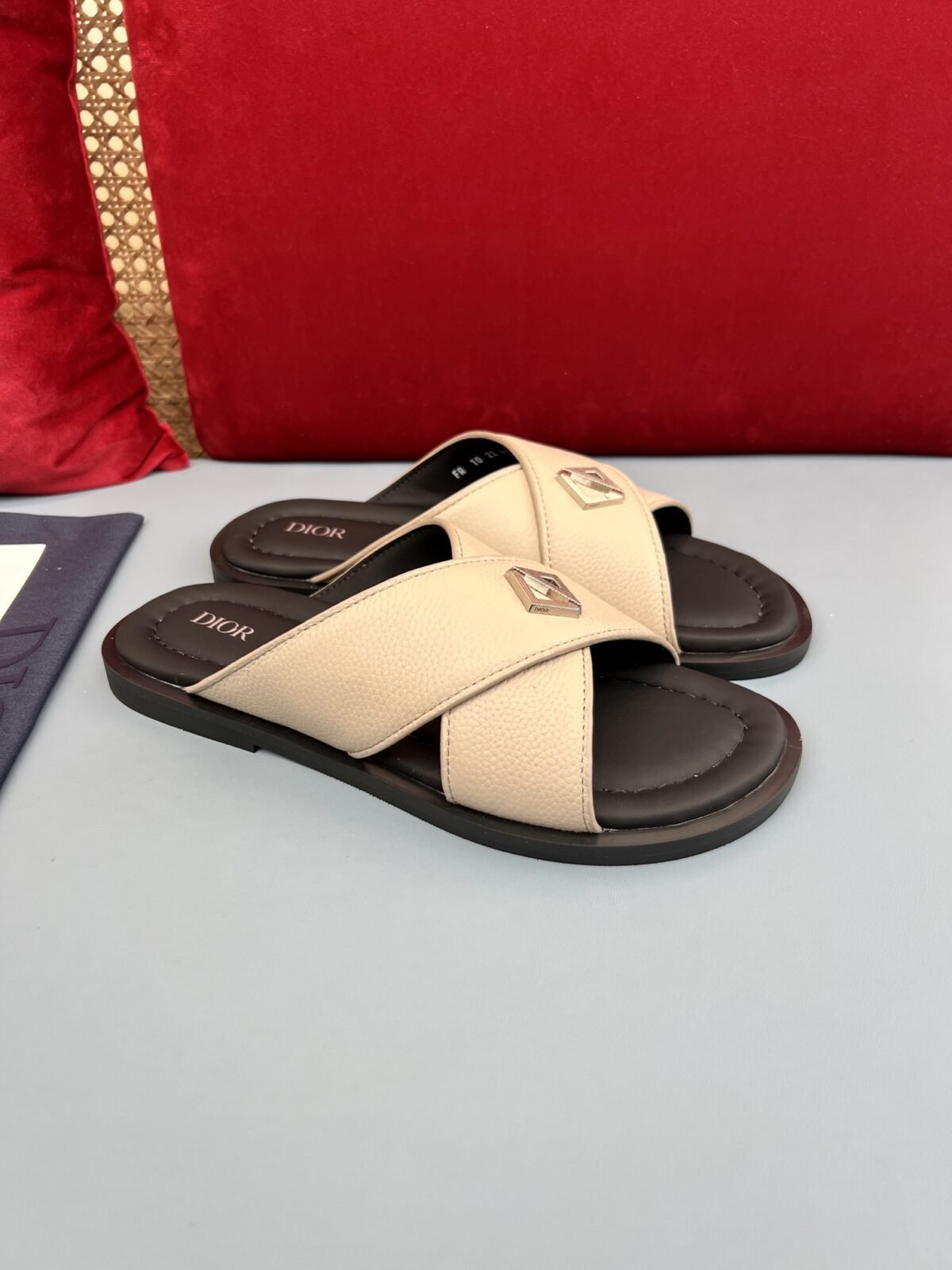 ⁦شبشب ديور أكوا الرجالي الجديد أنيق وعملي.⁩ - الصورة ⁦2⁩