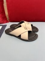 ⁦شبشب ديور أكوا الرجالي الجديد أنيق وعملي.⁩ - الصورة ⁦2⁩