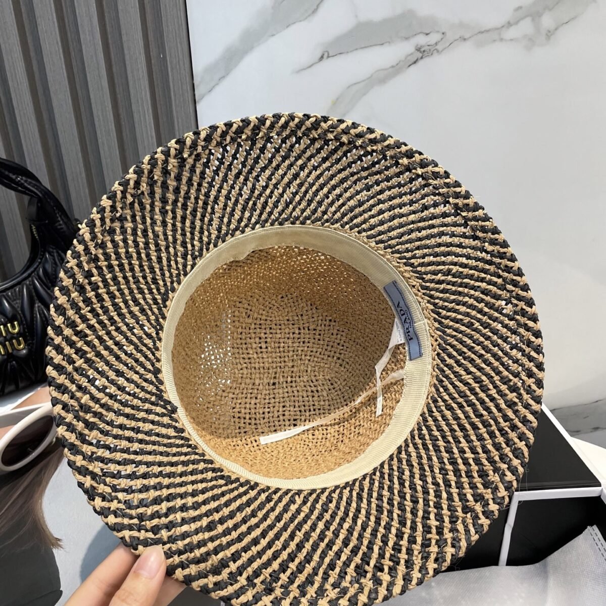 ⁦قبعة برادا من القش، قبعة نسائية أنيقة⁩ - الصورة ⁦6⁩