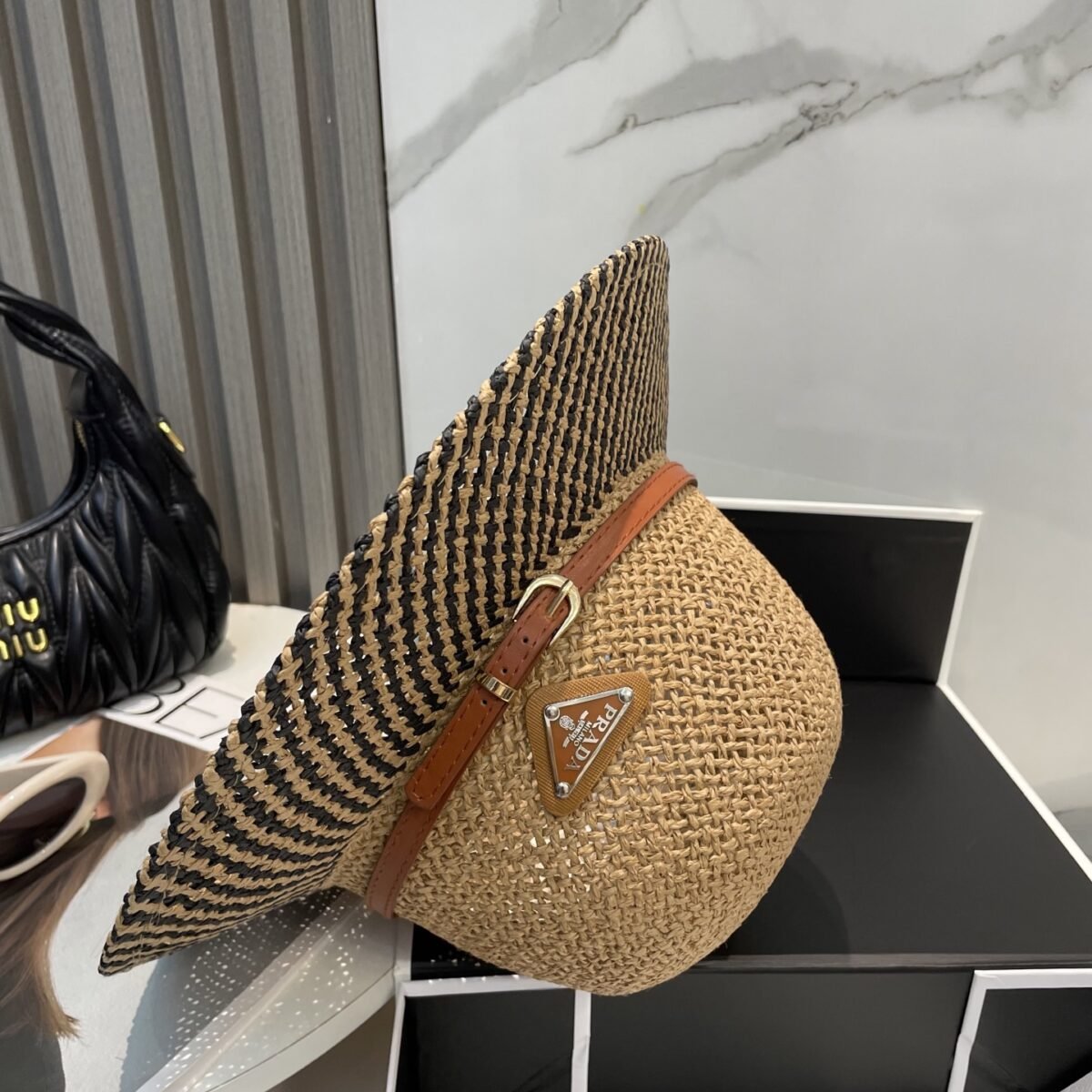 ⁦قبعة برادا من القش، قبعة نسائية أنيقة⁩ - الصورة ⁦5⁩