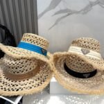 قبعة برادا الجديدة من القش واسعة الحواف للحماية من الشمس