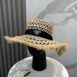 ⁦قبعة برادا الجديدة من القش واسعة الحواف للحماية من الشمس⁩ - الصورة ⁦3⁩