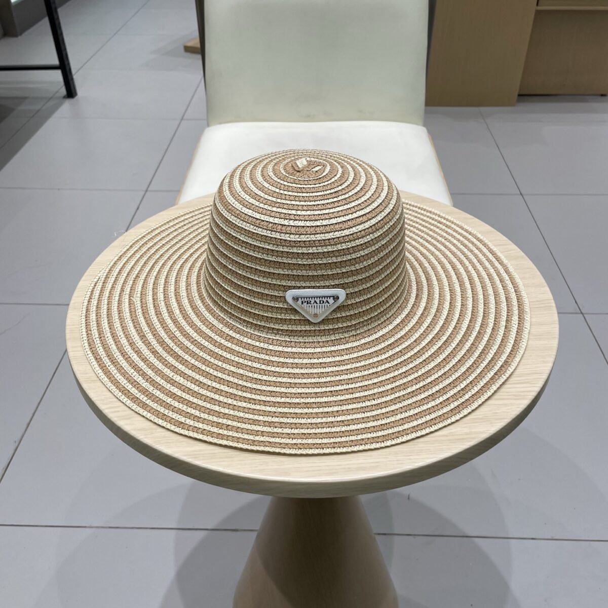 ⁦قبعة برادا الصيفية النسائية القابلة للطي⁩ - الصورة ⁦2⁩