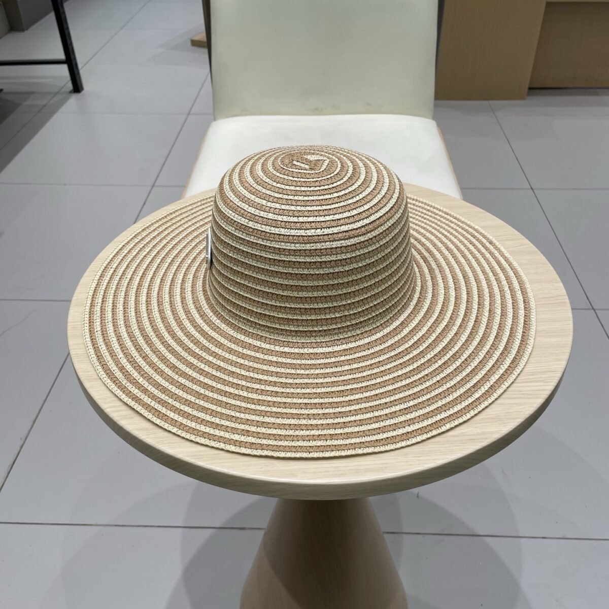 ⁦قبعة برادا الصيفية النسائية القابلة للطي⁩ - الصورة ⁦5⁩