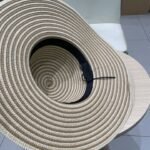 ⁦قبعة برادا الصيفية النسائية القابلة للطي⁩ - الصورة ⁦7⁩