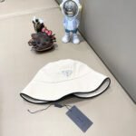 ⁦قبعة برادا بتصميم فيونكة مقسمة⁩ - الصورة ⁦5⁩