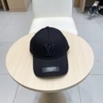 ⁦قبعة بيسبول جديدة من لويس فويتون⁩ - الصورة ⁦4⁩