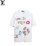 ⁦تيشيرت لويس فويتون جرافيتي بأكمام قصيرة وطبعة رذاذ الطلاء⁩ - الصورة ⁦2⁩