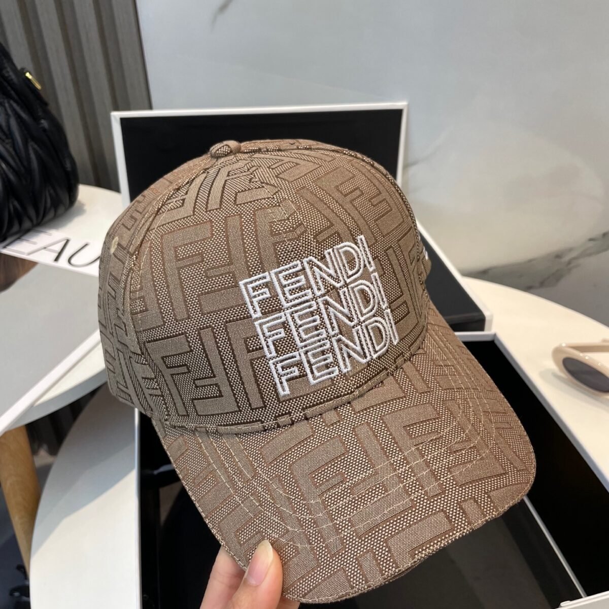 ⁦قبعة بيسبول فندي⁩ - الصورة ⁦5⁩