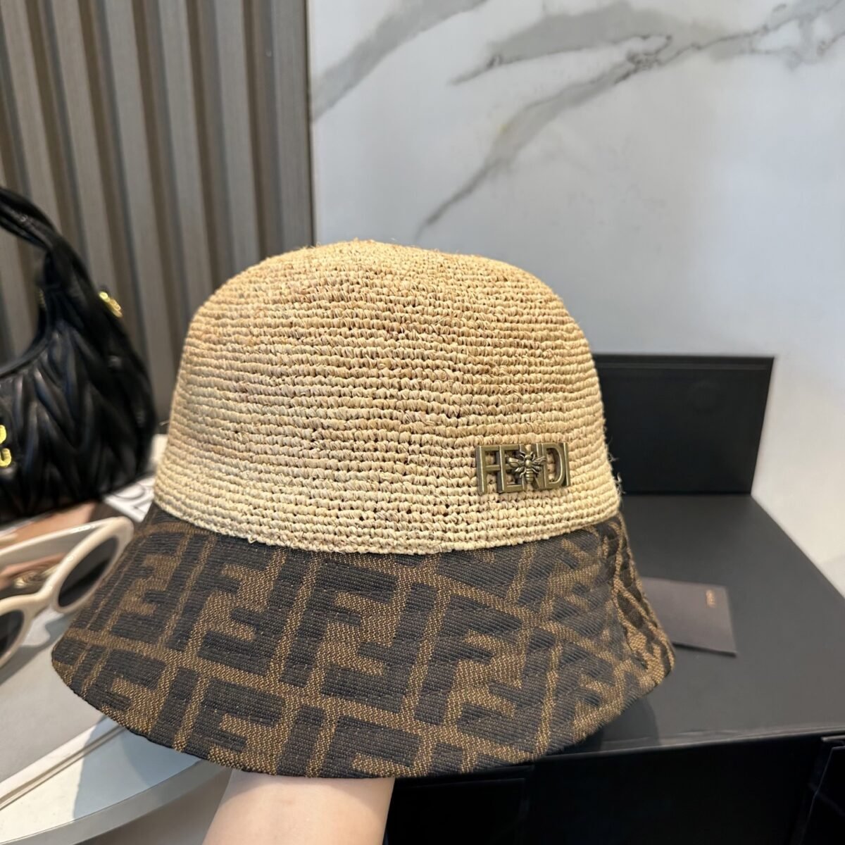 ⁦قبعة بيسبول فندي، بسيطة وفاخرة، وأنيقة للغاية⁩ - الصورة ⁦2⁩