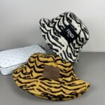 قبعة دلو الدنيم الجديدة من فندي أنيقة ورائجة للغاية.