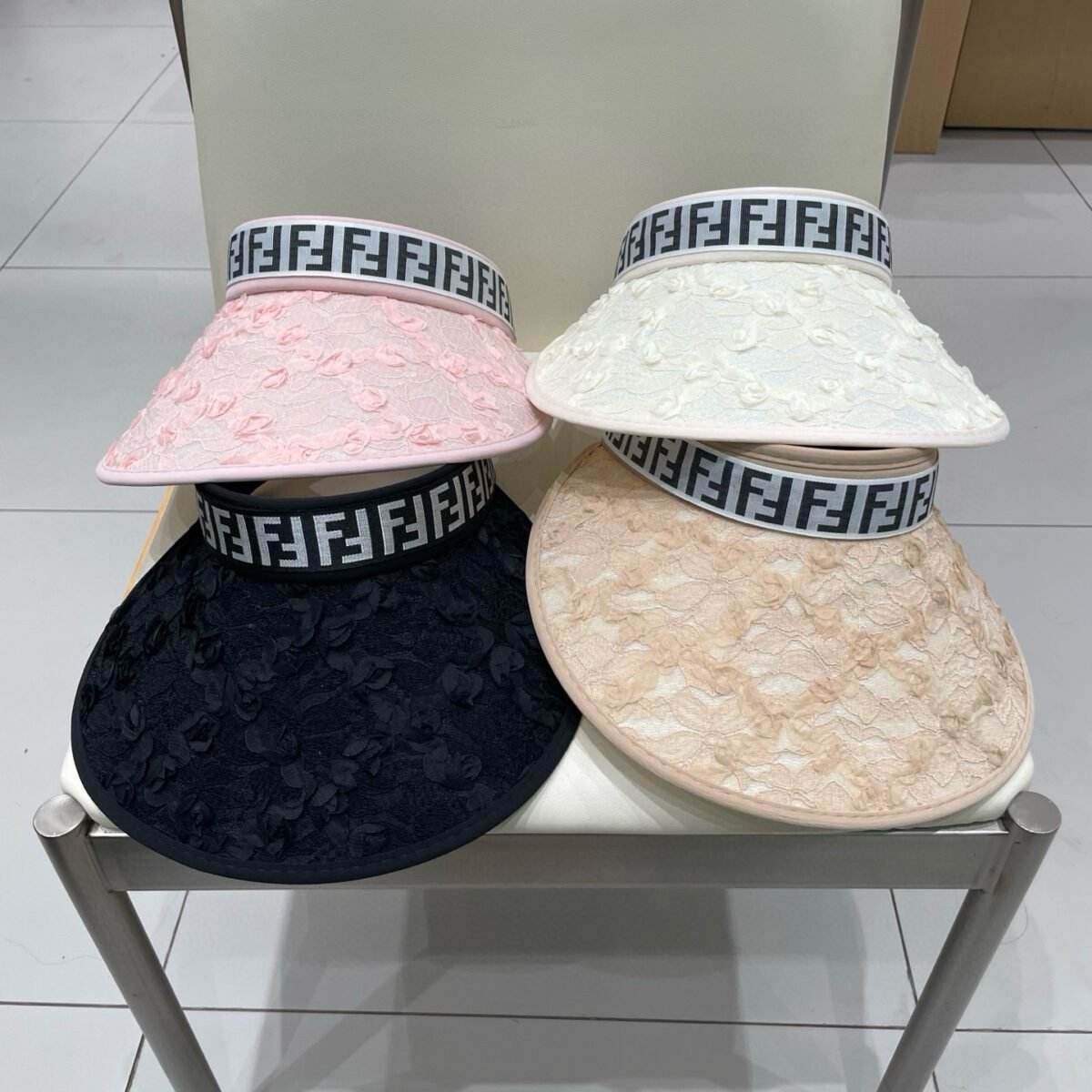 wsxc1750973665813_4 قبعة فندي فائقة النعومة بتصميم مجوف مزخرف - الصورة 1