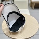 ⁦قبعة بيسبول شانيل الجديدة⁩ - الصورة ⁦6⁩