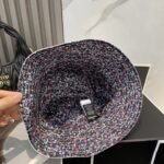 ⁦قبعة دلو جديدة مطرزة على الوجهين من شانيل.⁩ - الصورة ⁦6⁩