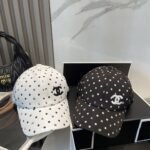 قبعة بيسبول شانيل الجديدة عالية الجودة، مطرزة بشعار بسيط.