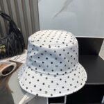 ⁦قبعة بيسبول شانيل الجديدة عالية الجودة، مطرزة بشعار بسيط.⁩ - الصورة ⁦4⁩