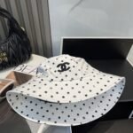 ⁦قبعة بيسبول شانيل الجديدة عالية الجودة، مطرزة بشعار بسيط.⁩ - الصورة ⁦6⁩