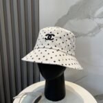 قبعة بيسبول شانيل الجديدة عالية الجودة، مطرزة بشعار بسيط.