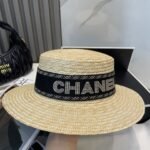 ⁦قبعة شانيل القشية الجديدة⁩ - الصورة ⁦2⁩