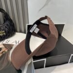 ⁦قبعة بيسبول شانيل الجديدة، بسيطة ومطرزة بشعارها⁩ - الصورة ⁦6⁩