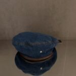 ⁦قبعة شانيل الجديدة من الجينز بتصميم ريترو⁩ - الصورة ⁦3⁩