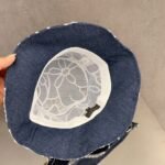 ⁦قبعة دلو جديدة من شانيل، مصنوعة من قماش الدنيم الأزرق، بتصميم ريترو⁩ - الصورة ⁦7⁩