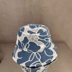 ⁦قبعة دلو جديدة من شانيل، مصنوعة من قماش الدنيم الأزرق، بتصميم ريترو⁩ - الصورة ⁦3⁩