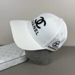 ⁦قبعة شانيل بتصميم جديد⁩ - الصورة ⁦3⁩