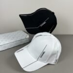 قبعة شانيل بتصميم جديد